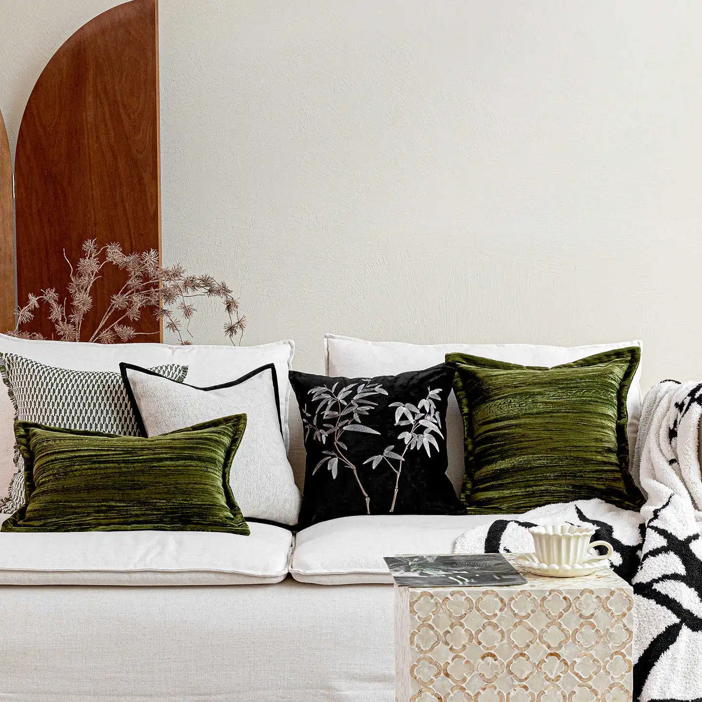 Advanced Retro Green Jacquard Cushion Cover Modern Luxury Texture Pillow Cover Living Room Sofa Decoration Pillowcase Ornament
Advanced Retro Green Jacquard Cushion Cover Modern Luxury Texture Pillow Cover Living Room Sofa Decoration Pillowcase Ornament
