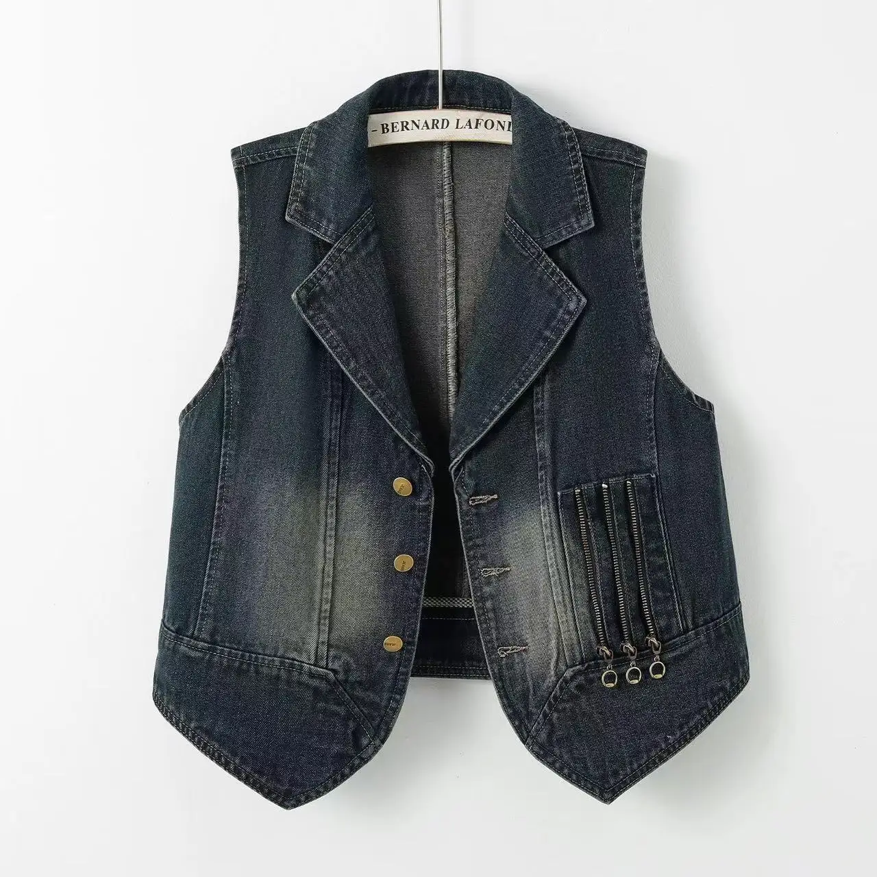 Retro Denim Vest Women's Waistcoat 2026 Spring Summer New Korean Fashion Sleeveless Lapel Top Female Jeans Jacket
Retro Denim Vest Women's Waistcoat 2026 Spring Summer New Korean Fashion Sleeveless Lapel Top Female Jeans Jacket