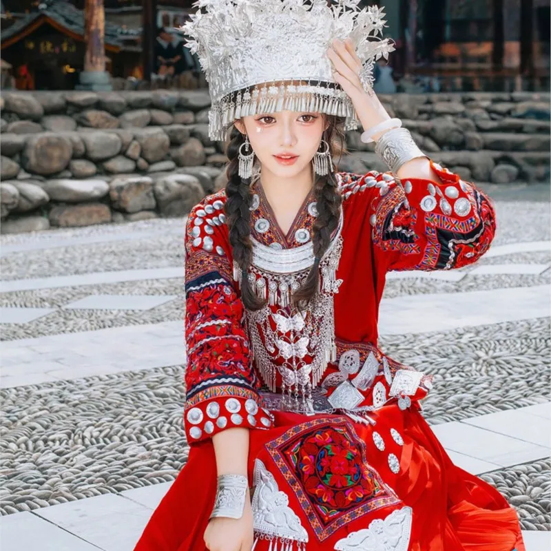 Thickened national dress female headwear collar home dressed in red wedding ethnic photography
Thickened national dress female headwear collar home dressed in red wedding ethnic photography
