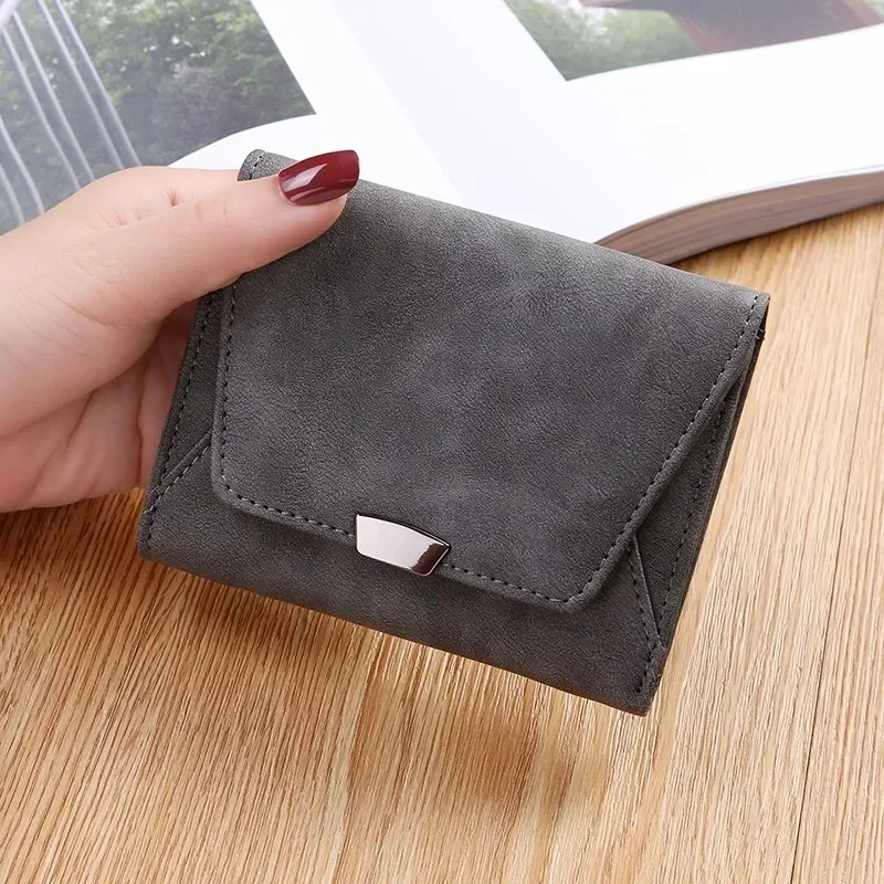 Vintage Wallet Women Simple Short Wallet Folding Card Coin Purse for Student Solid Color PU Leather Mini Wallets Large Capacity
Vintage Wallet Women Simple Short Wallet Folding Card Coin Purse for Student Solid Color PU Leather Mini Wallets Large Capacity