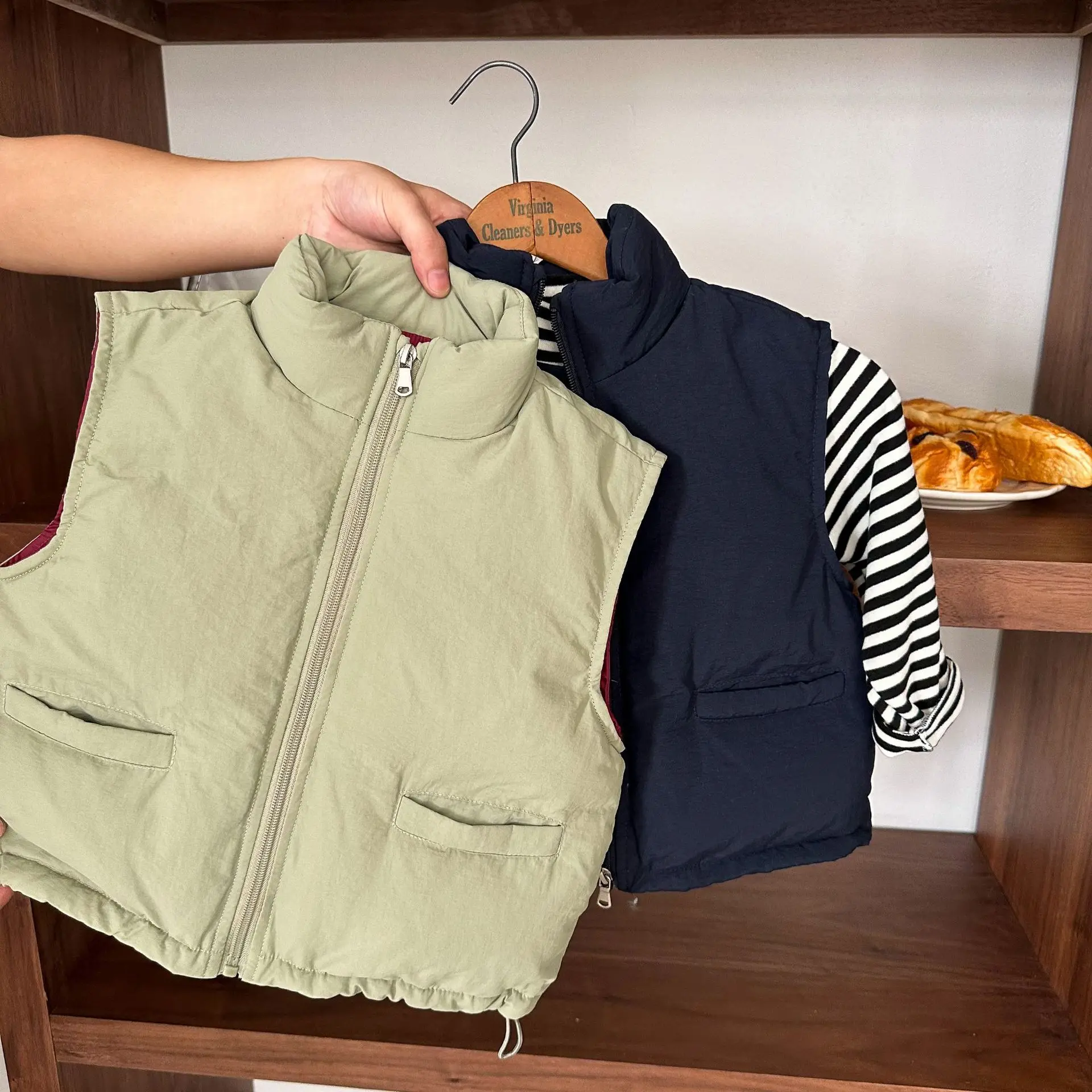Children Clothing Kids Down Vest 2023 Autumn Winter New Fashionable Boys and Girls Solid Color Sleeveless Warm Kids Jacket
Children Clothing Kids Down Vest 2023 Autumn Winter New Fashionable Boys and Girls Solid Color Sleeveless Warm Kids Jacket
