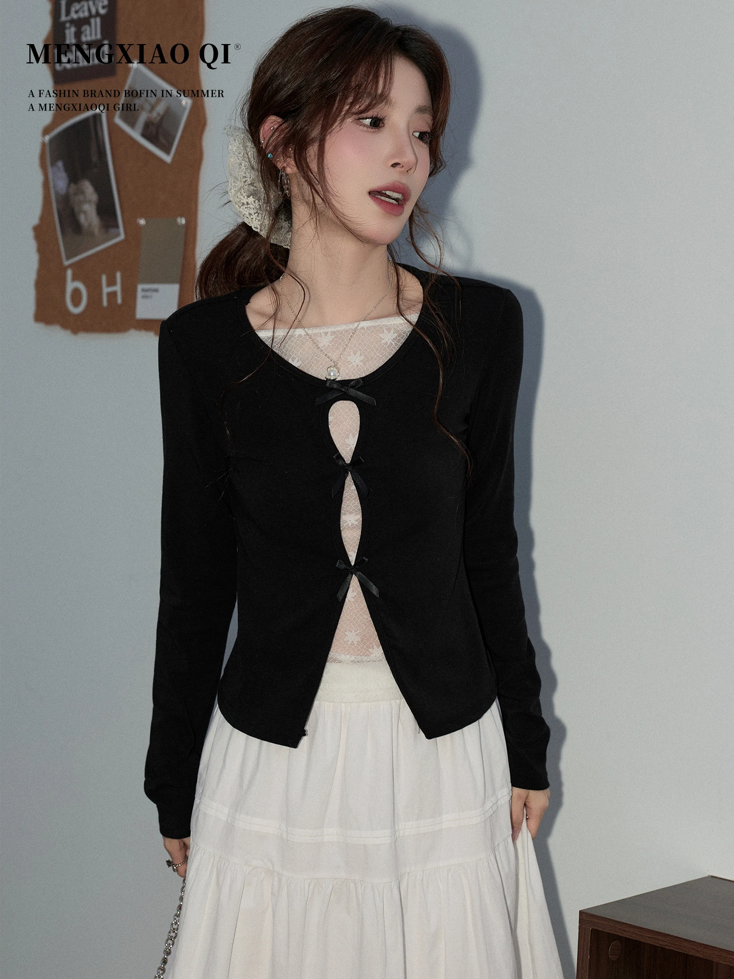 Женская приталенная футболка Meng Xiaoqi с кружевными вставками, черная, с вырезами и узлами, новая весенняя коллекция, для повседневной носки
Женская приталенная футболка Meng Xiaoqi с кружевными вставками, черная, с вырезами и узлами, новая весенняя коллекция, для повседневной носки