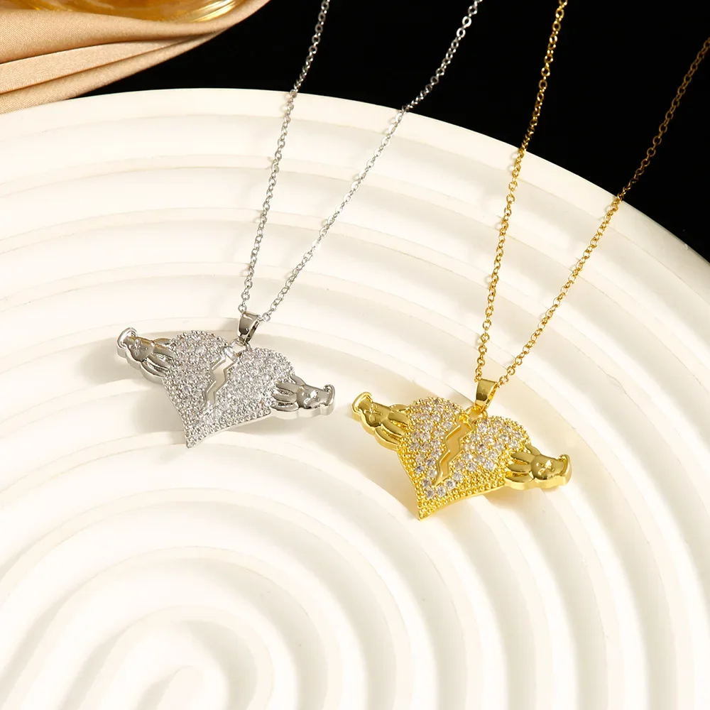This is a simple pendant for ladies. The all-diamond design of the light luxury angel heart exudes dazzling charm.
This is a simple pendant for ladies. The all-diamond design of the light luxury angel heart exudes dazzling charm.