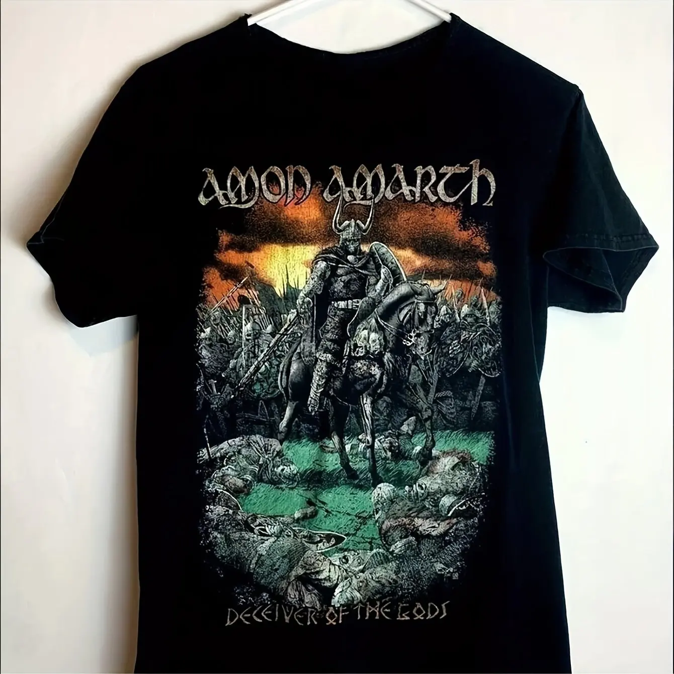 Футболка с рисунком винтажной группы Amon Amarth 80-х годов, черная повседневная футболка унисекс с короткими рукавами и рисунком Дьявола Бога
Футболка с рисунком винтажной группы Amon Amarth 80-х годов, черная повседневная футболка унисекс с короткими рукавами и рисунком Дьявола Бога