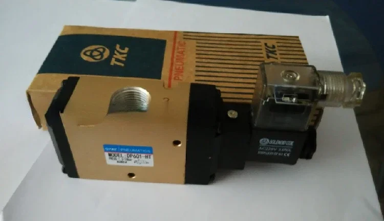 Korea TKC solenoid valve DP600-HT AC220V outlet socket type
Korea TKC solenoid valve DP600-HT AC220V outlet socket type