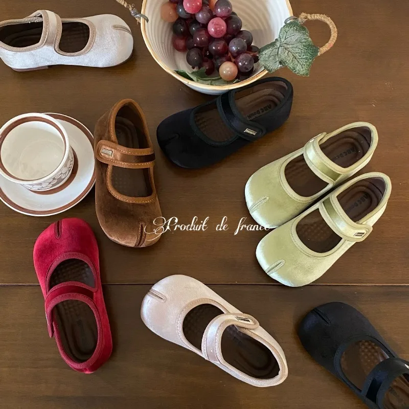Girls Princess Shoes Velvet Spring Baby Casual Shoe Fashion Mary Jane Outdoor Non-slip Children Soft Sole Retro Dance Flat Shoes
Girls Princess Shoes Velvet Spring Baby Casual Shoe Fashion Mary Jane Outdoor Non-slip Children Soft Sole Retro Dance Flat Shoes