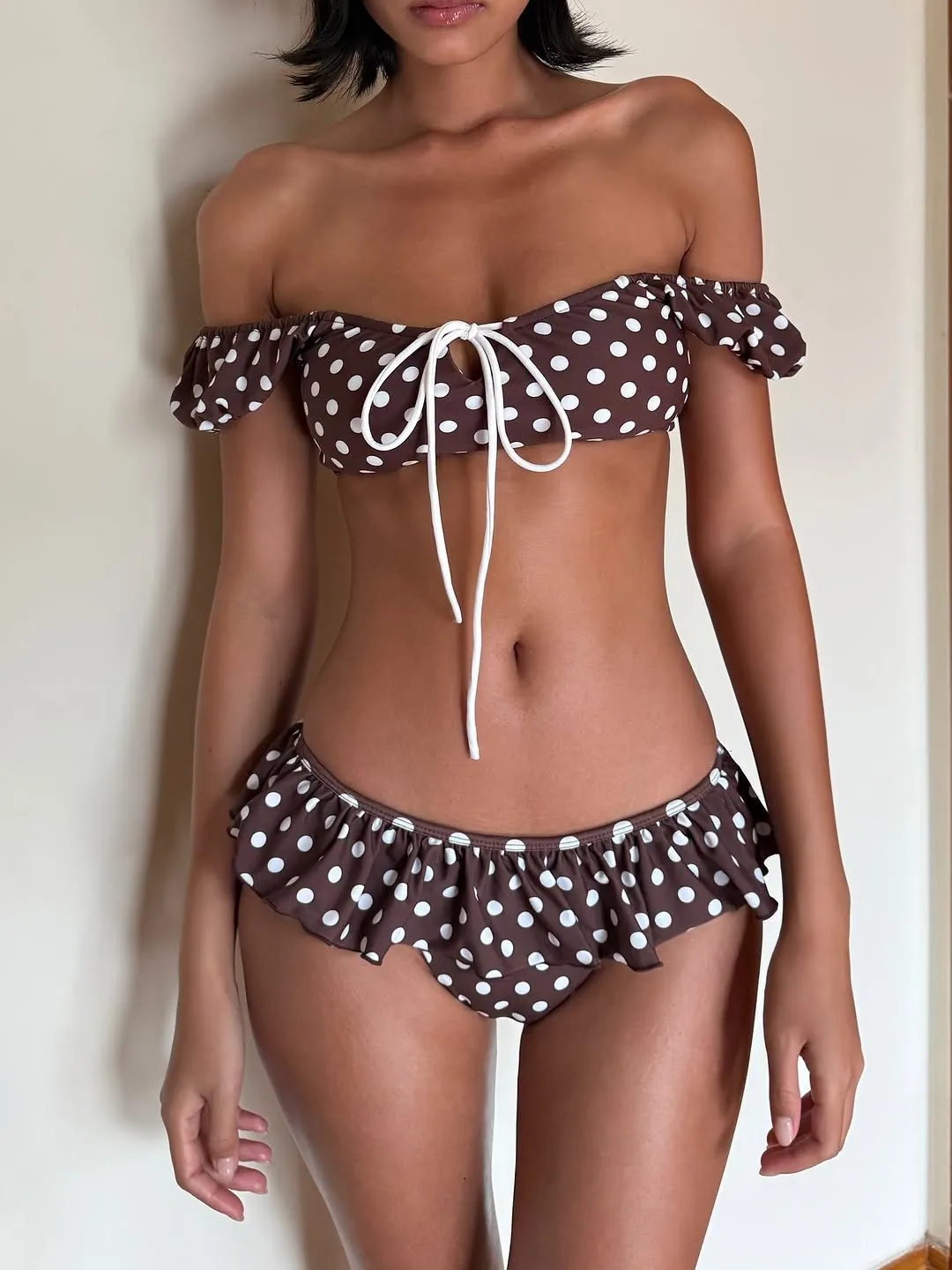Spicy Girl Polka Dot Bikini Set 2026 Summer Vacation Style Sexy Hanging Neck Vest Top with Lace Shorts Two-Piece Women's Swimsui
Spicy Girl Polka Dot Bikini Set 2026 Summer Vacation Style Sexy Hanging Neck Vest Top with Lace Shorts Two-Piece Women's Swimsui