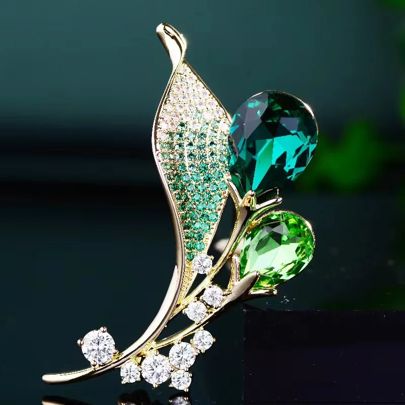 Korean fashion orchid zircon brooch imitation crystal simple Mosaic brooch elegant temperament female accessories
Korean fashion orchid zircon brooch imitation crystal simple Mosaic brooch elegant temperament female accessories