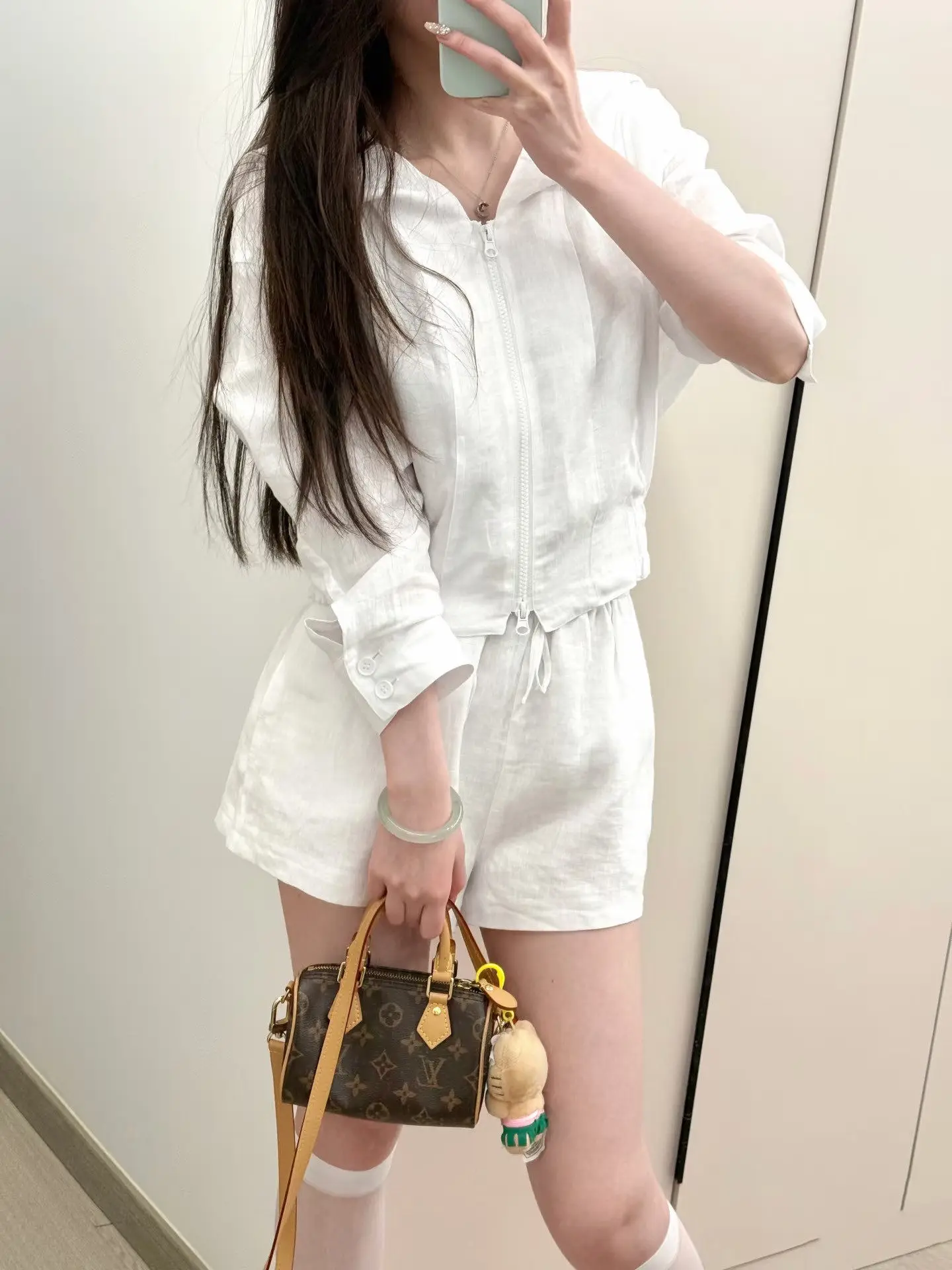 Korean Design Thin Zipper Hooded Jacket Casual High Waist Short Pants Women's Commute Two-Piece Set Spring Summer Fashion
Korean Design Thin Zipper Hooded Jacket Casual High Waist Short Pants Women's Commute Two-Piece Set Spring Summer Fashion