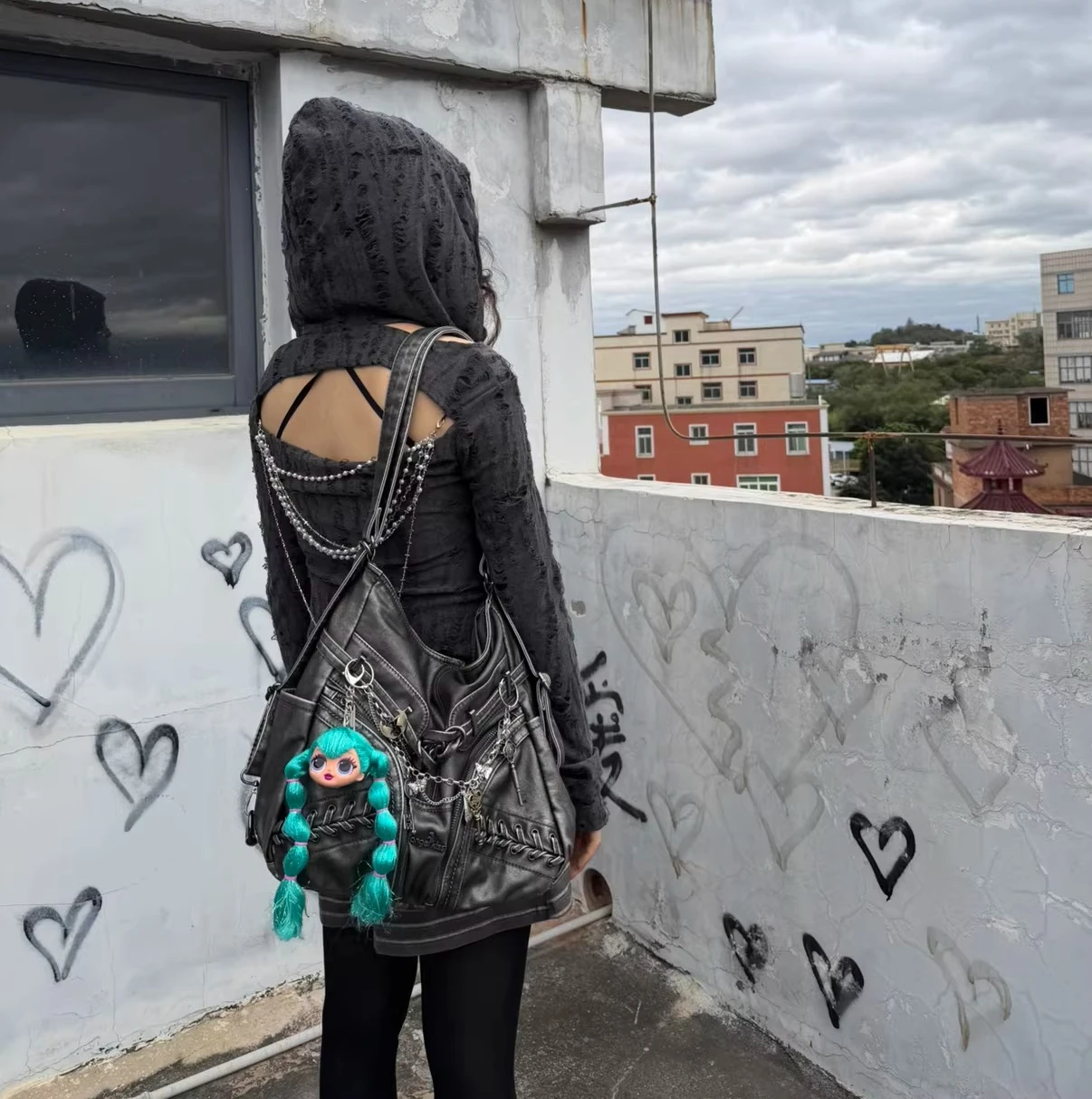 Японская сумка-мессенджер Y2K в стиле ретро с множеством карманов, на плечо, через плечо, в стиле панк, для повседневного использования, универсальный рюкзак
Японская сумка-мессенджер Y2K в стиле ретро с множеством карманов, на плечо, через плечо, в стиле панк, для повседневного использования, универсальный рюкзак