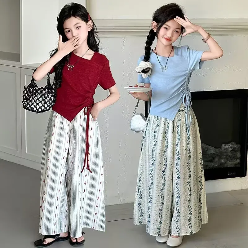 New Style Girls' Summer Outfit with Irregular Pleating T-shirt Wide Leg Pants Korean Style Two-piece Set for Children
New Style Girls' Summer Outfit with Irregular Pleating T-shirt Wide Leg Pants Korean Style Two-piece Set for Children