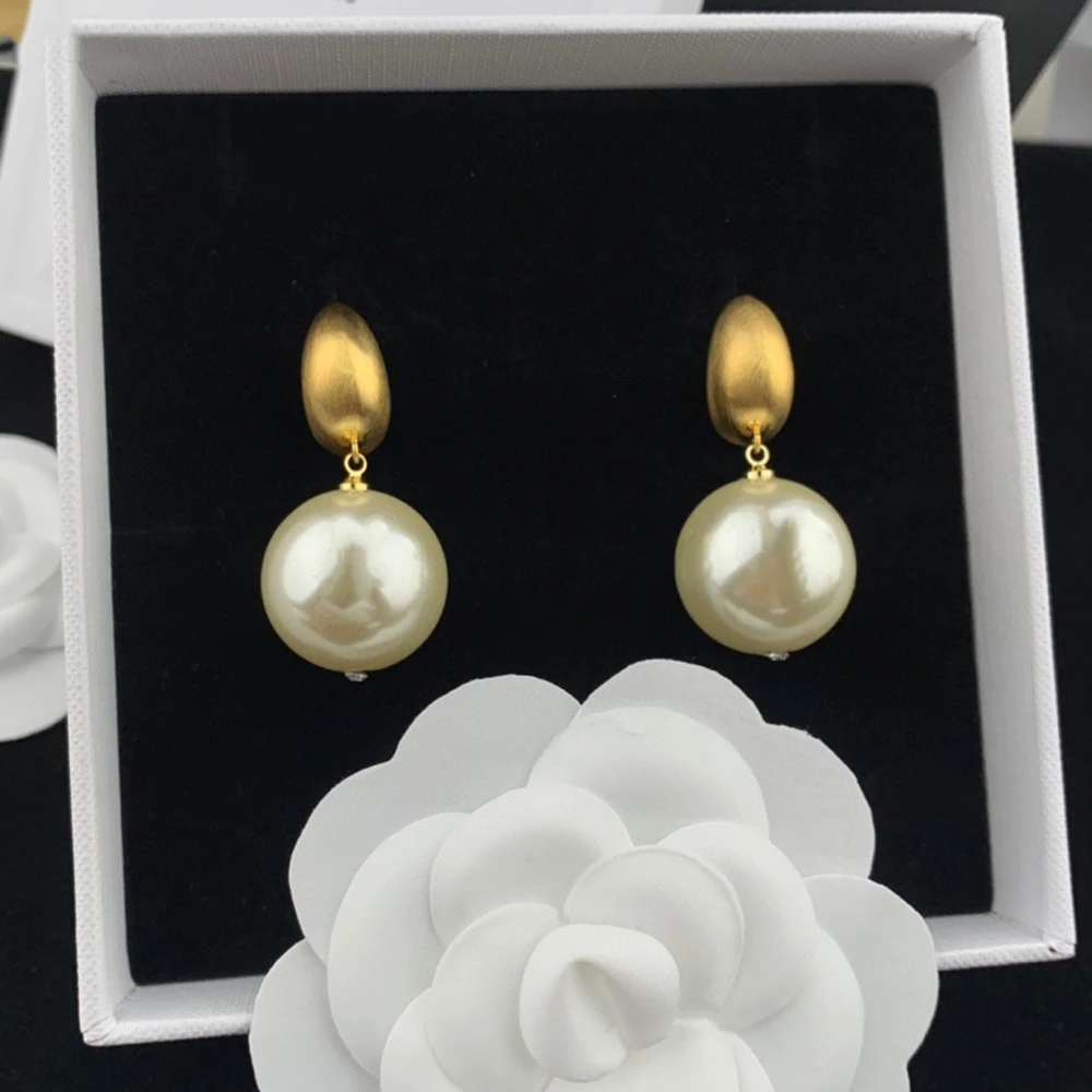 Vintage Brand Large Round Pendant Pearls Fashion design Earrings For Woman Luxury Jewelry Top Quality Birthday Party Gift
Vintage Brand Large Round Pendant Pearls Fashion design Earrings For Woman Luxury Jewelry Top Quality Birthday Party Gift