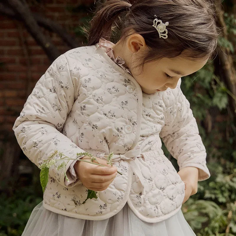 2024 Autumn and Winter Strawberry Shan Korean Children's and Girls' Fashionable Fragmented Blossom Waist Thin Cotton Suit
2024 Autumn and Winter Strawberry Shan Korean Children's and Girls' Fashionable Fragmented Blossom Waist Thin Cotton Suit