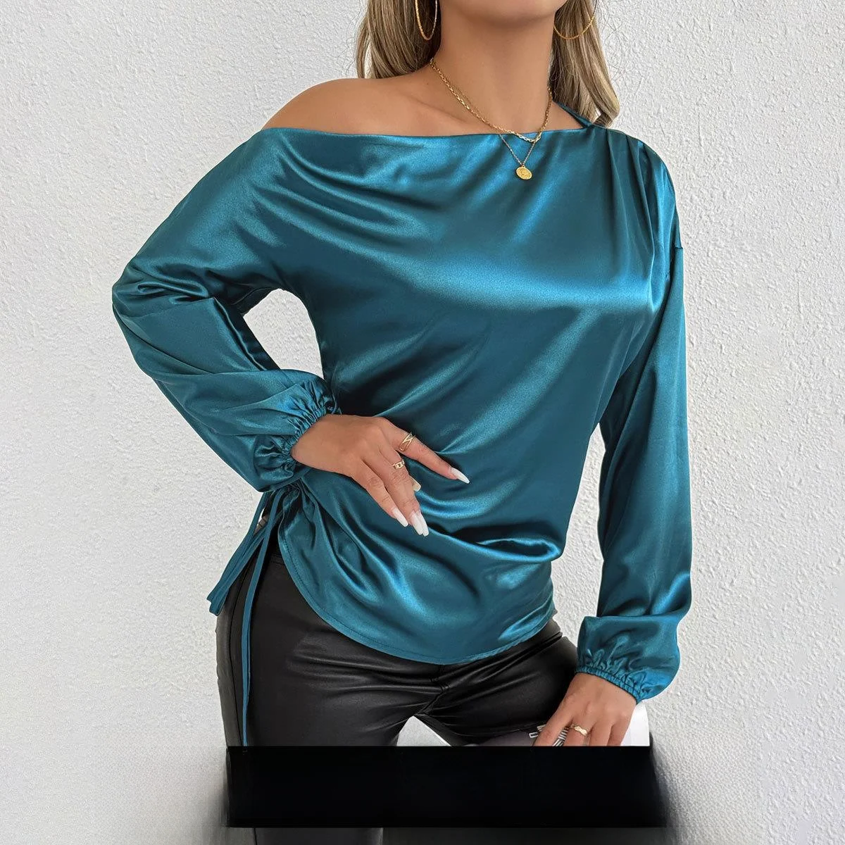 Women's Long Sleeve Satin Blue Shirt Comfortable Fit European Style Fashionable Casual Business Office Wear
Women's Long Sleeve Satin Blue Shirt Comfortable Fit European Style Fashionable Casual Business Office Wear