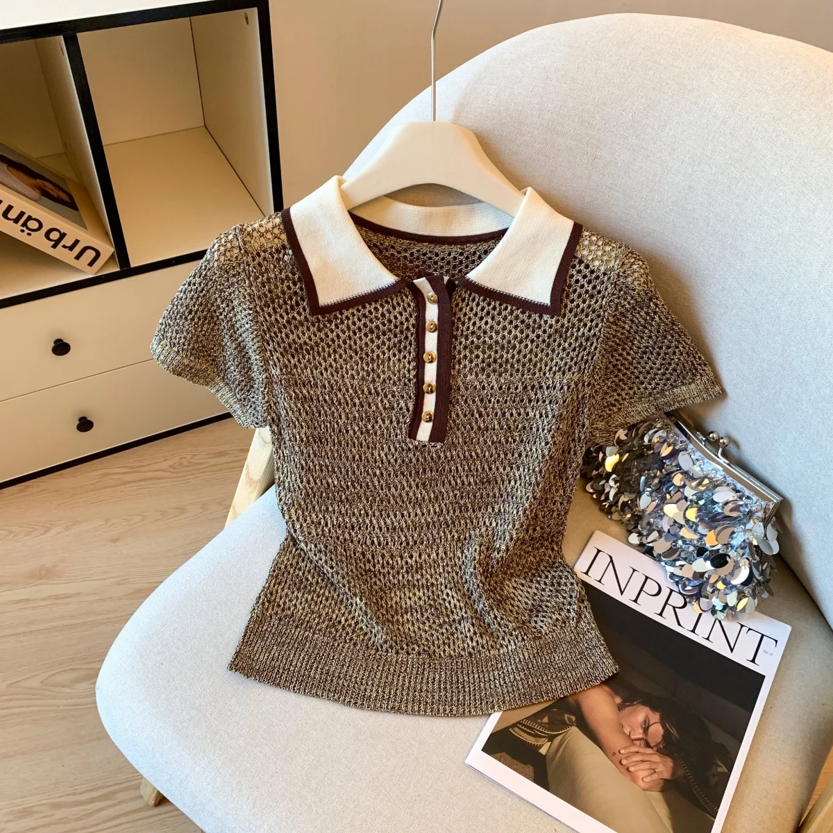 Summer New Style Short Sleeve Neck Knitted Shirt Women's Retro Fashion Short Model Top Korean Version Slim Fit Silk Fabric
Summer New Style Short Sleeve Neck Knitted Shirt Women's Retro Fashion Short Model Top Korean Version Slim Fit Silk Fabric