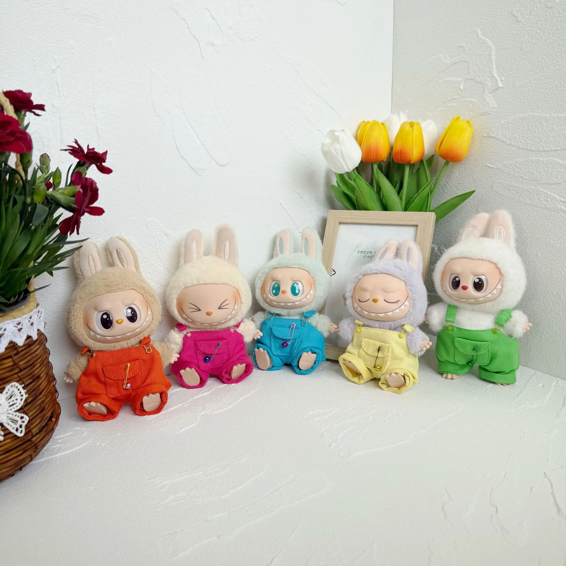 15cm/17cm Labubu Doll Clothing Sitting Party 1st And 2nd Generation Candy Color Pocket Straps Plush Doll Clothing DIY Gift
15cm/17cm Labubu Doll Clothing Sitting Party 1st And 2nd Generation Candy Color Pocket Straps Plush Doll Clothing DIY Gift