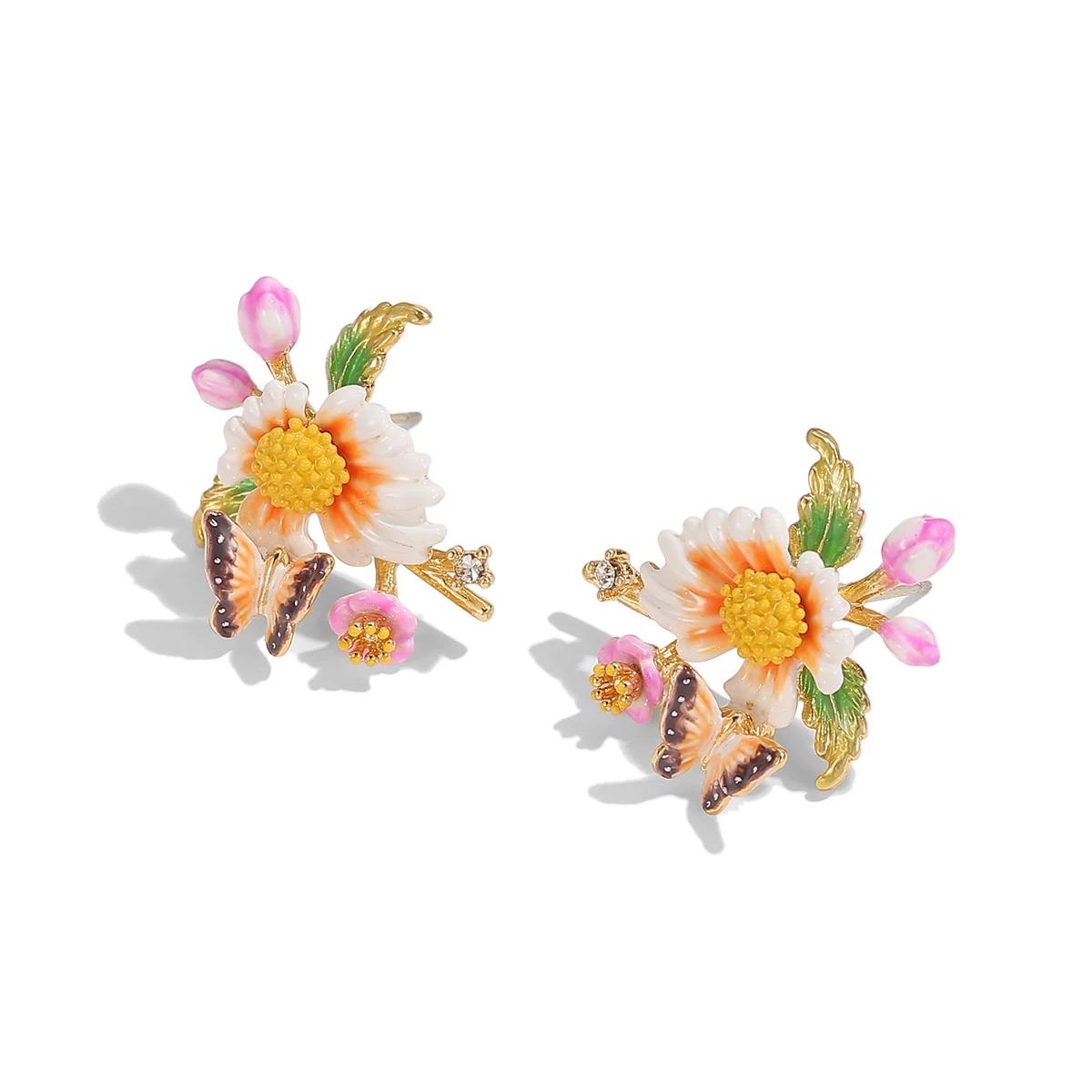 Summer fresh wild jewelry original design enamel glaze daisy butterfly earrings hand-painted exquisite flower jewelry.
Summer fresh wild jewelry original design enamel glaze daisy butterfly earrings hand-painted exquisite flower jewelry.