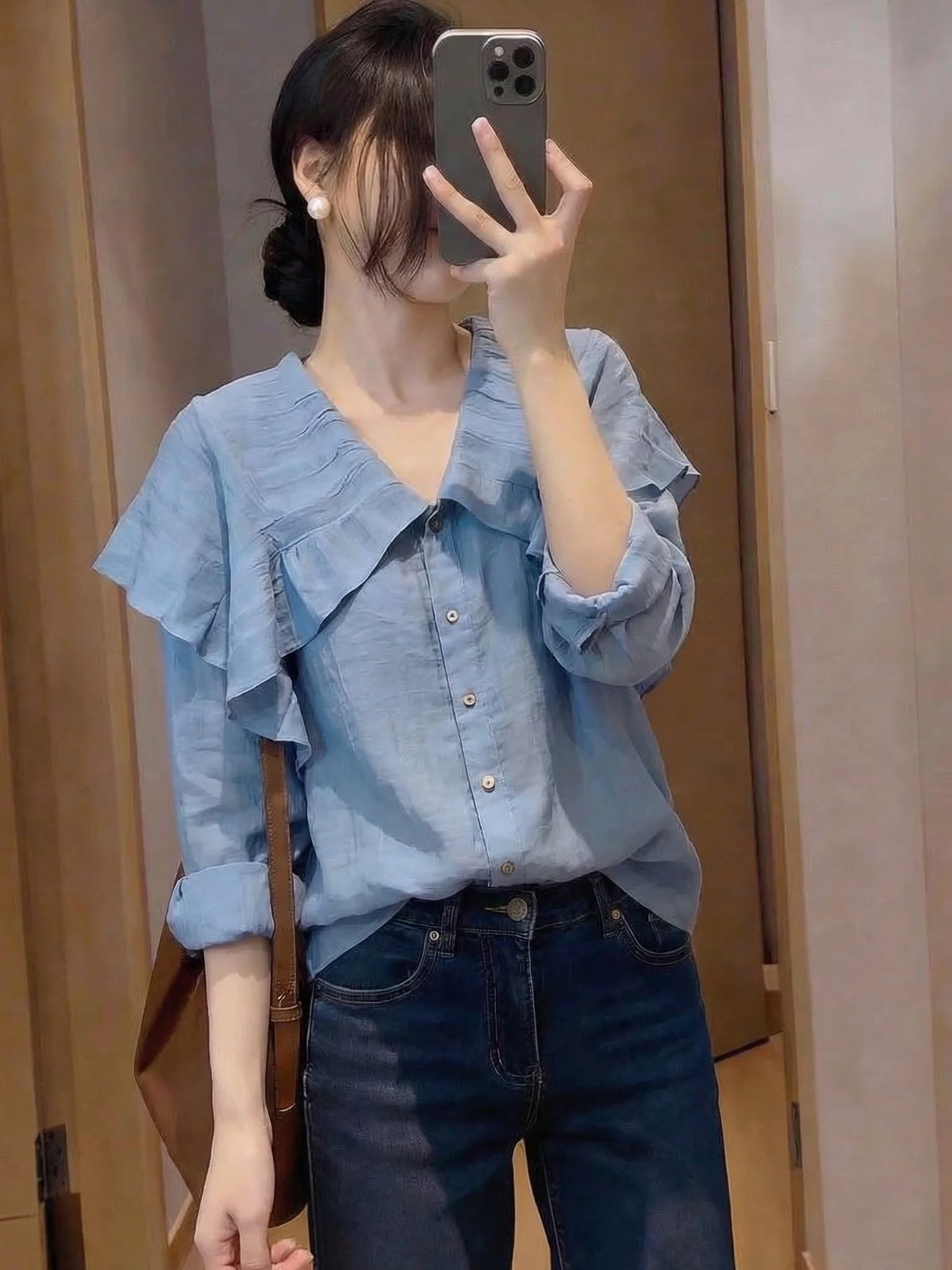 Elegant Blue Thin V-Neck Shoulder Shirt Women's Fashion Spring Summer New Large Size PP Unique Top Korean Style Commute Wind
Elegant Blue Thin V-Neck Shoulder Shirt Women's Fashion Spring Summer New Large Size PP Unique Top Korean Style Commute Wind