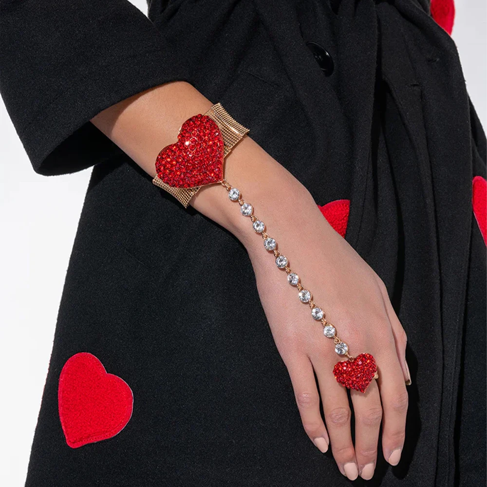 Модный дизайн, браслет-цепочка с красным сердцем, женские аксессуары, эффектный браслет со стразами, вечерние ювелирные изделия, подарок
Модный дизайн, браслет-цепочка с красным сердцем, женские аксессуары, эффектный браслет со стразами, вечерние ювелирные изделия, подарок