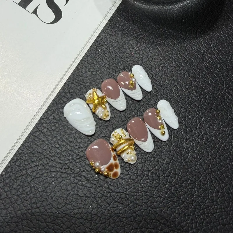 10PCS Handmade Nails Almond 3D Relief Gilt French Design Press on Nails Cross Border Personalized False Nails European American
10PCS Handmade Nails Almond 3D Relief Gilt French Design Press on Nails Cross Border Personalized False Nails European American