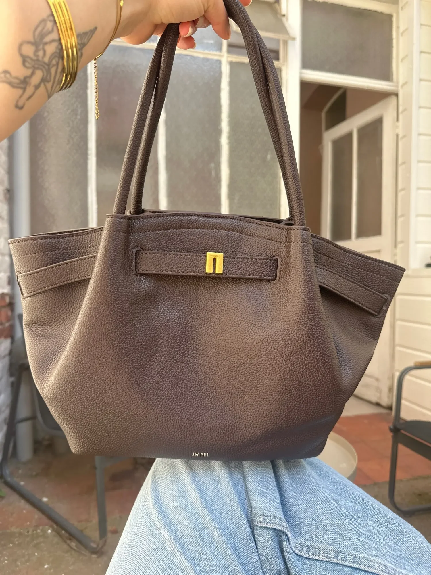 JW PEI Hana Mini Tote Bag for Women Leather Shoulder Bag Purse Design Large Capacity Totes Top Handle Hobo Shopper Work Bag
JW PEI Hana Mini Tote Bag for Women Leather Shoulder Bag Purse Design Large Capacity Totes Top Handle Hobo Shopper Work Bag