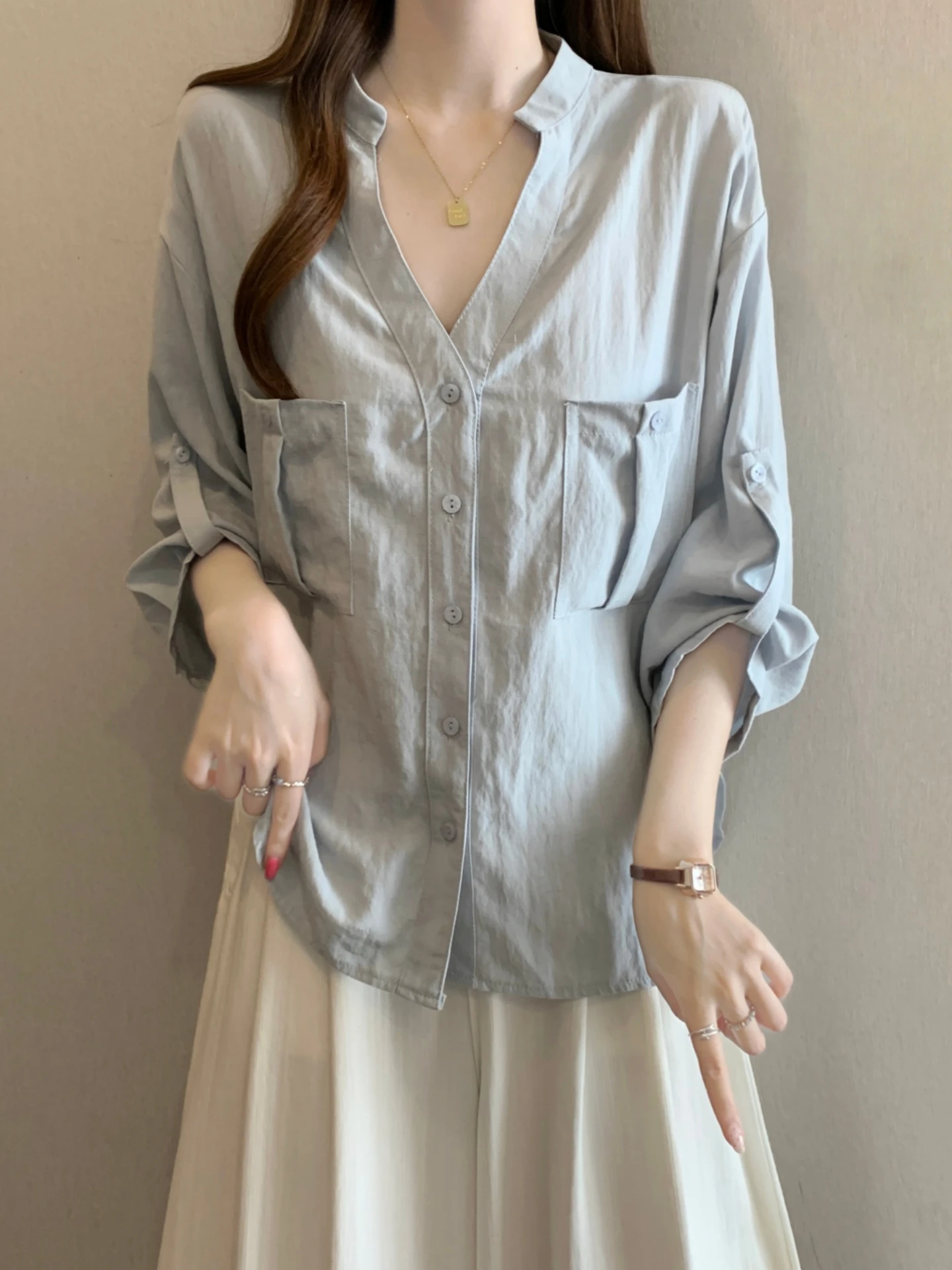 Slimming Design Women's V-neck Shirt with Double Pockets Half Sleeve Commute Style Loose Fit Summer Base Layer Top
Slimming Design Women's V-neck Shirt with Double Pockets Half Sleeve Commute Style Loose Fit Summer Base Layer Top