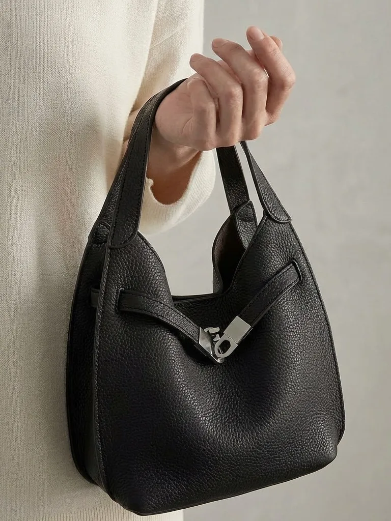 2026 New Women Genuine Leather Litchi Texture Basket Bag Shoulder Crossbody Underarm Bucket Bag Commute Handbag
2026 New Women Genuine Leather Litchi Texture Basket Bag Shoulder Crossbody Underarm Bucket Bag Commute Handbag