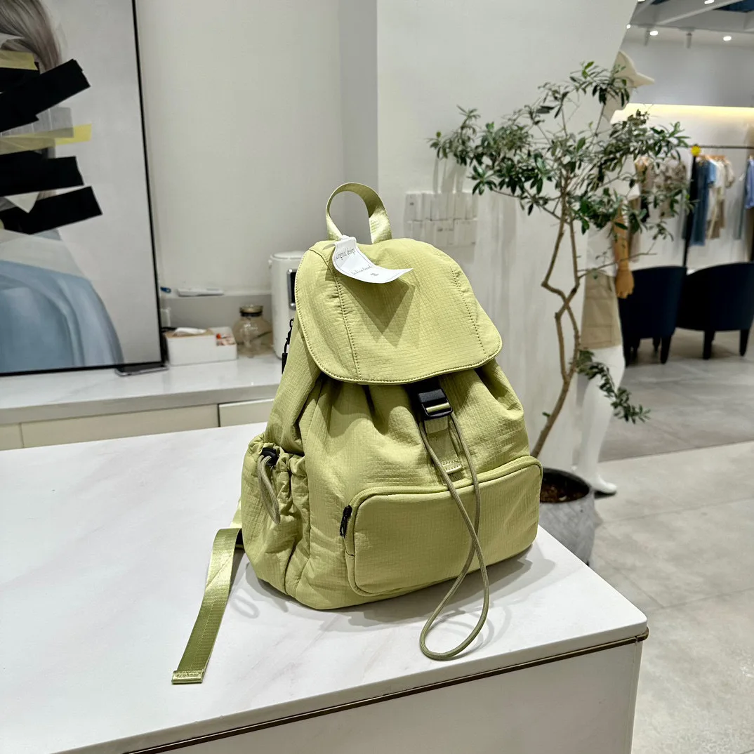 2026 Дорожная женская сумка цвета макарон, персонализированная откидная крышка, модный легкий рюкзак
2026 Дорожная женская сумка цвета макарон, персонализированная откидная крышка, модный легкий рюкзак