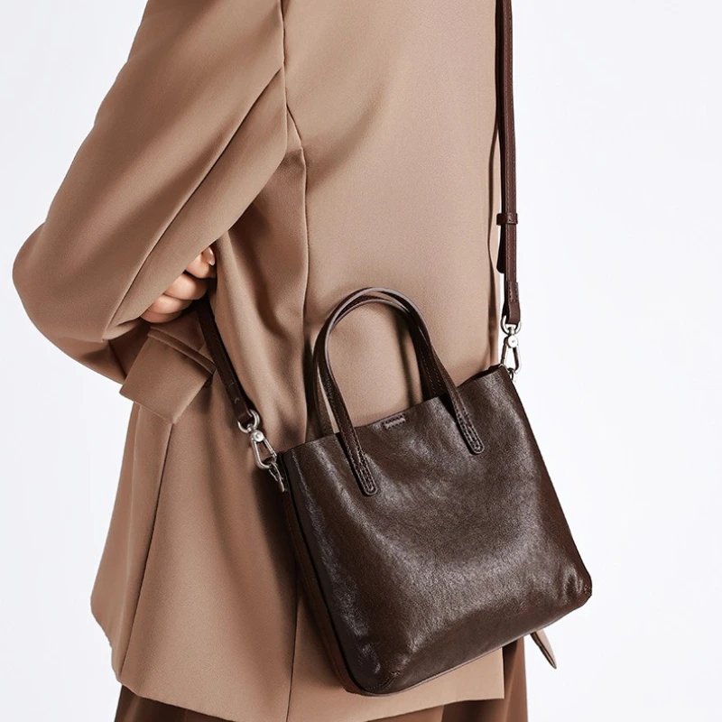 Women's Genuine Leather Handbag Luxury Designer Composite Shoulder Tote Bag Ladies Vintage Top-Handle Bags Female Underarm Bags
Women's Genuine Leather Handbag Luxury Designer Composite Shoulder Tote Bag Ladies Vintage Top-Handle Bags Female Underarm Bags