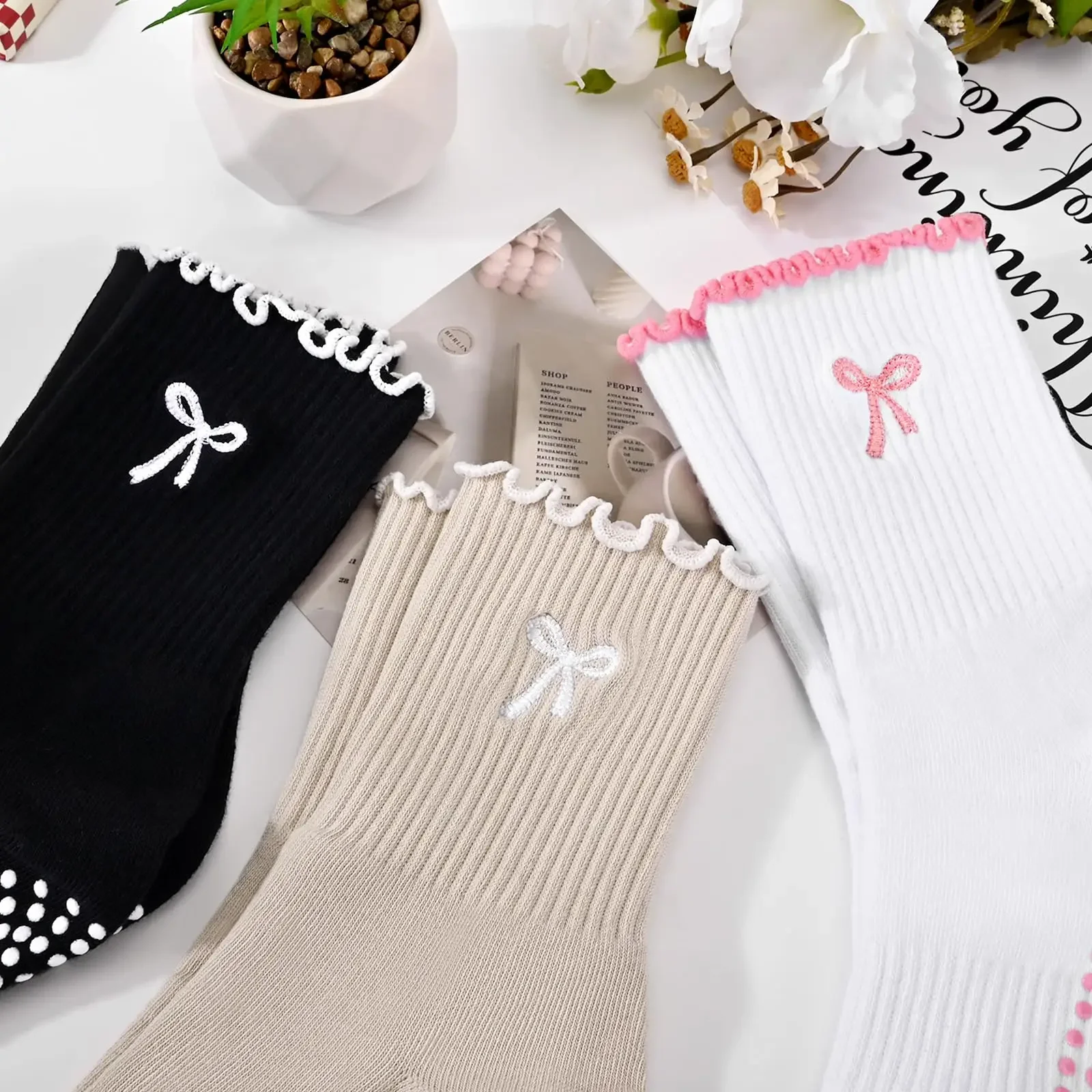 3 Pairs of Anti-slip Grip Pilates Socks Pure Cotton Breathable Yoga Socks High Elasticity Sweat-absorbing Mid-calf Socks
3 Pairs of Anti-slip Grip Pilates Socks Pure Cotton Breathable Yoga Socks High Elasticity Sweat-absorbing Mid-calf Socks