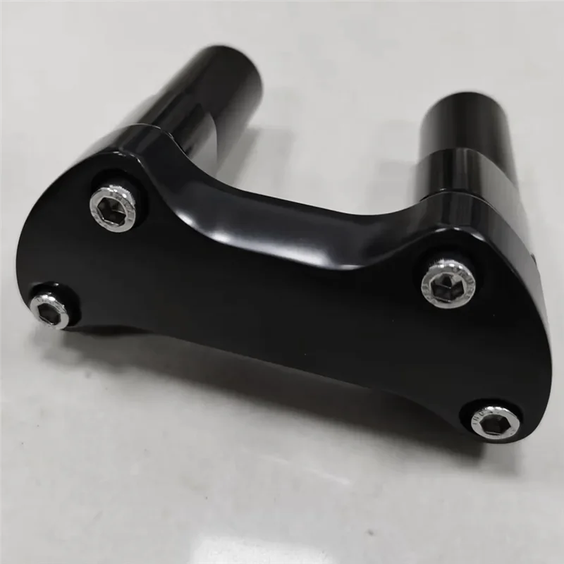 AU04 -4 Inch Straight Handlebar Risers 1 Inch Top Clamp For Dyna Fat Bob Road King FLHR 
AU04 -4 Inch Straight Handlebar Risers 1 Inch Top Clamp For Dyna Fat Bob Road King FLHR