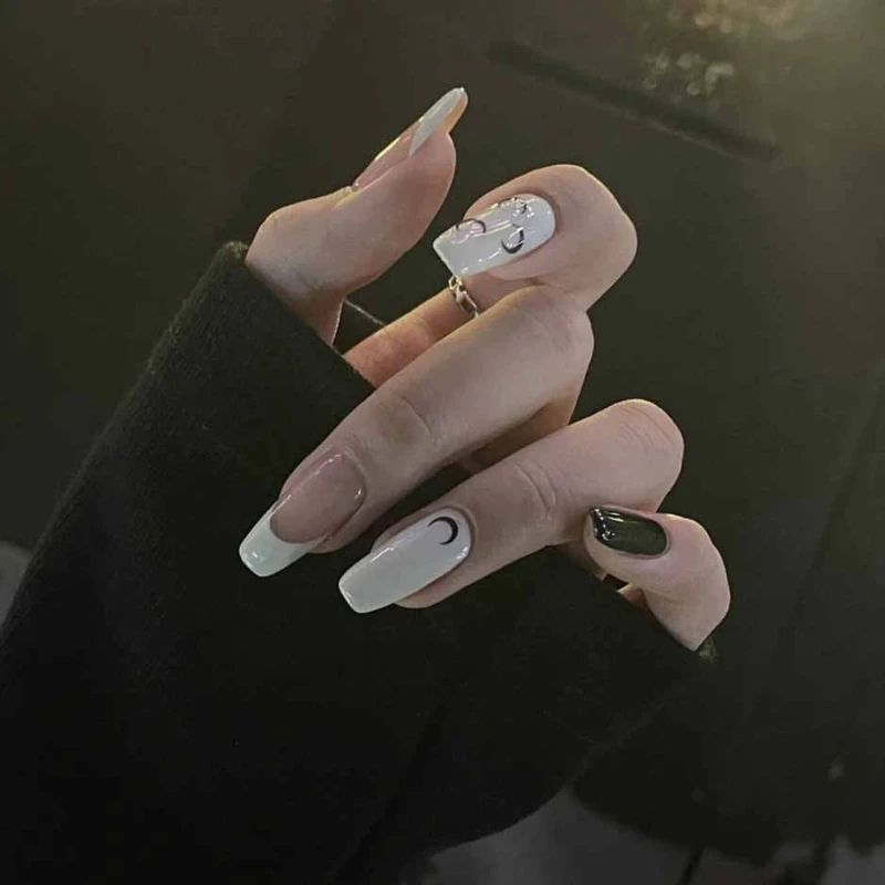 *French Fingertips Moon Sweet and Cool Spice Black and White Student Removable Nail Pads
*French Fingertips Moon Sweet and Cool Spice Black and White Student Removable Nail Pads