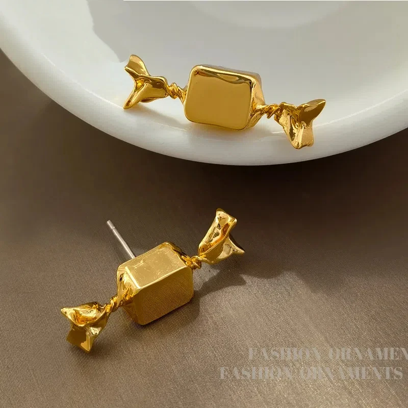 Trendy Jewelry Sweet Korean Temperament Candy shape Metal Earrings For Women Wedding Gifts Hot Selling
Trendy Jewelry Sweet Korean Temperament Candy shape Metal Earrings For Women Wedding Gifts Hot Selling