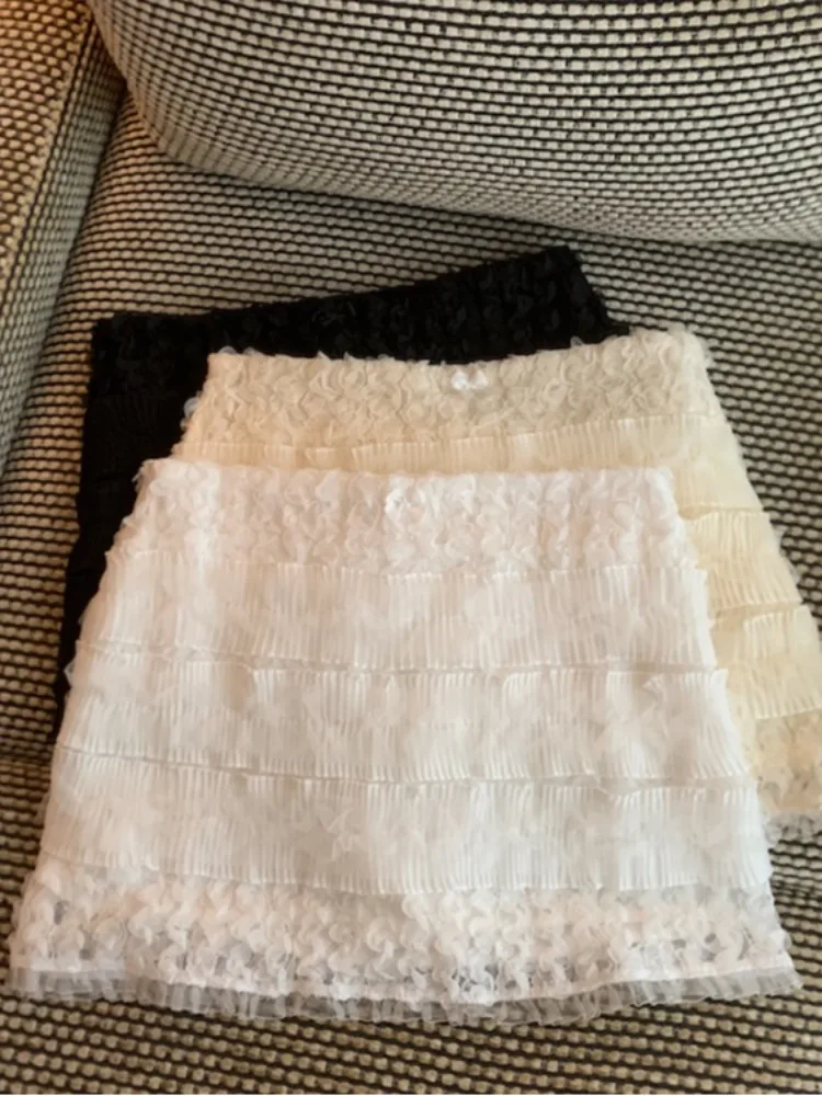 Sweet High Waist Short Lace Half-length Skirt for Women Summer New Style Versatile Hot Girl Pleated Skirt Batwing Type
Sweet High Waist Short Lace Half-length Skirt for Women Summer New Style Versatile Hot Girl Pleated Skirt Batwing Type