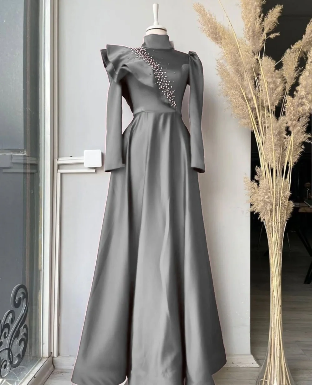 Customized Charmeuse Pleat Rhinestone High Collar Long Dresses Bespoke Occasion Party Gown Classic Elegant Evening Sparkle
Customized Charmeuse Pleat Rhinestone High Collar Long Dresses Bespoke Occasion Party Gown Classic Elegant Evening Sparkle
