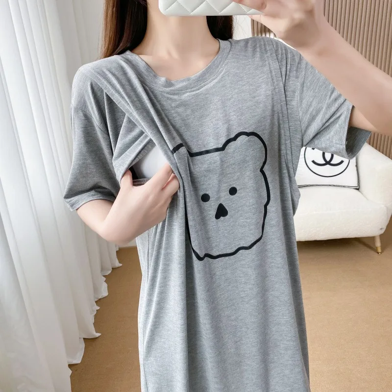 Pregnant Women Wearing Spicy Mom Style Nursing Clothes on Both Sides Wearing Short Sleeved T-shirts While Breastfeeding
Pregnant Women Wearing Spicy Mom Style Nursing Clothes on Both Sides Wearing Short Sleeved T-shirts While Breastfeeding