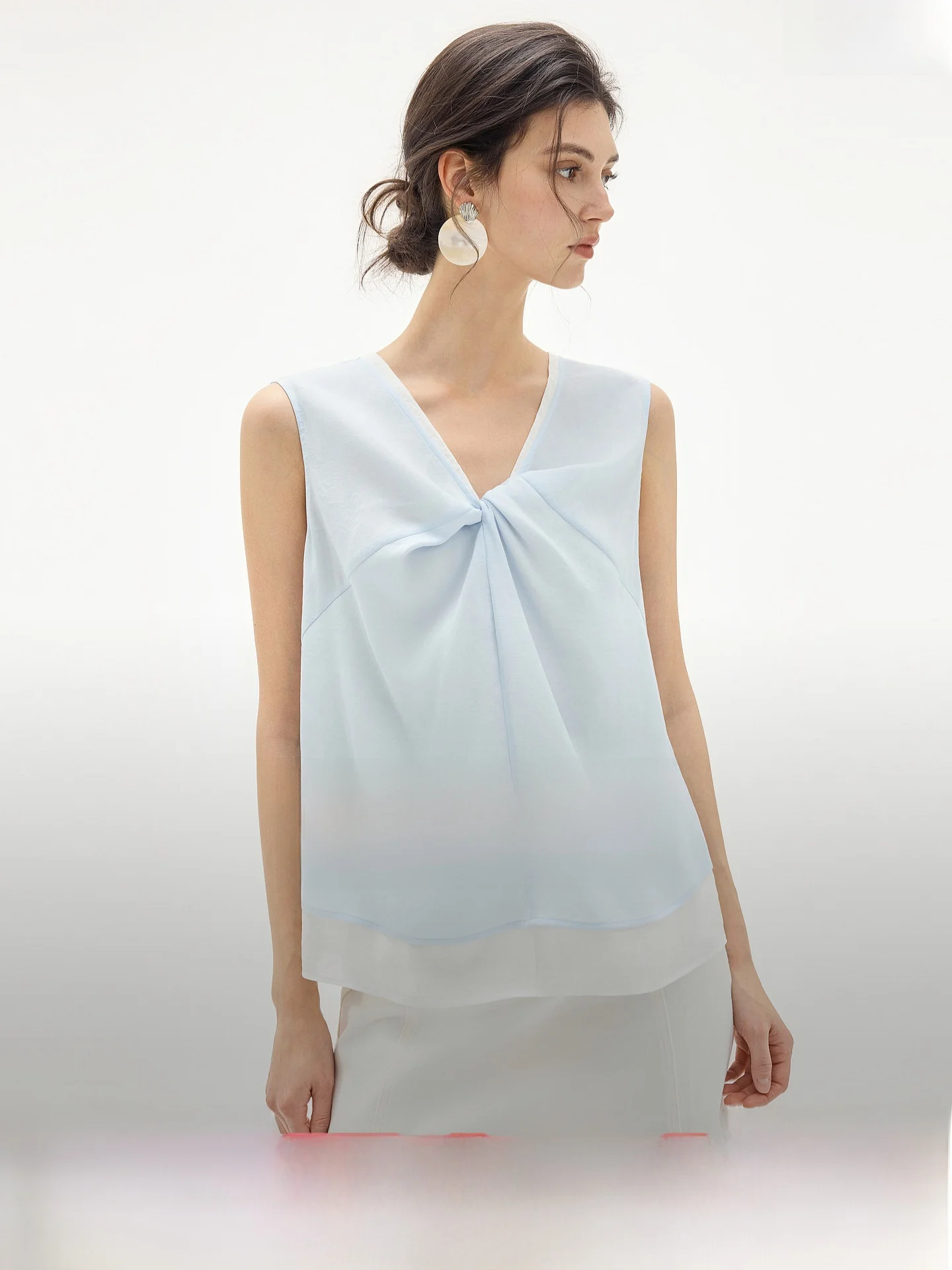 Elle Women's Casual Modal Shirt Knot Design V-neck Summer New Style High Sensation Unique Modale Leisure Shirt Commute Style
Elle Women's Casual Modal Shirt Knot Design V-neck Summer New Style High Sensation Unique Modale Leisure Shirt Commute Style