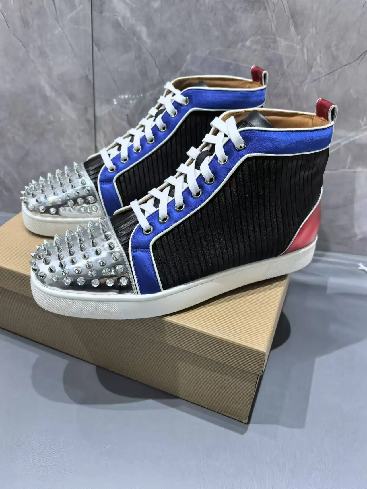 High Top Rivets Sneakers for Men Lace-Up Platform Casual Shoes High Quality Studded Couple Casual Shoes Sliver Black Men's Shoes
High Top Rivets Sneakers for Men Lace-Up Platform Casual Shoes High Quality Studded Couple Casual Shoes Sliver Black Men's Shoes