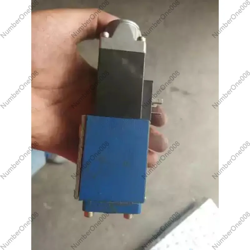 Пропорциональный направляющий клапан 4WRPH 6 C4 B15P-2X/G24 Z4/M 6 мм G1/4 24VDC с электрическим разъемом
Пропорциональный направляющий клапан 4WRPH 6 C4 B15P-2X/G24 Z4/M 6 мм G1/4 24VDC с электрическим разъемом