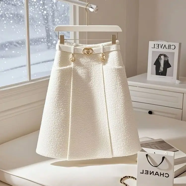 New Temperament Tweed Mini Skirt Women Slim High Waist A-line Elegant Fashion Office Lady Skirts Solid Color High End Clothing
New Temperament Tweed Mini Skirt Women Slim High Waist A-line Elegant Fashion Office Lady Skirts Solid Color High End Clothing
