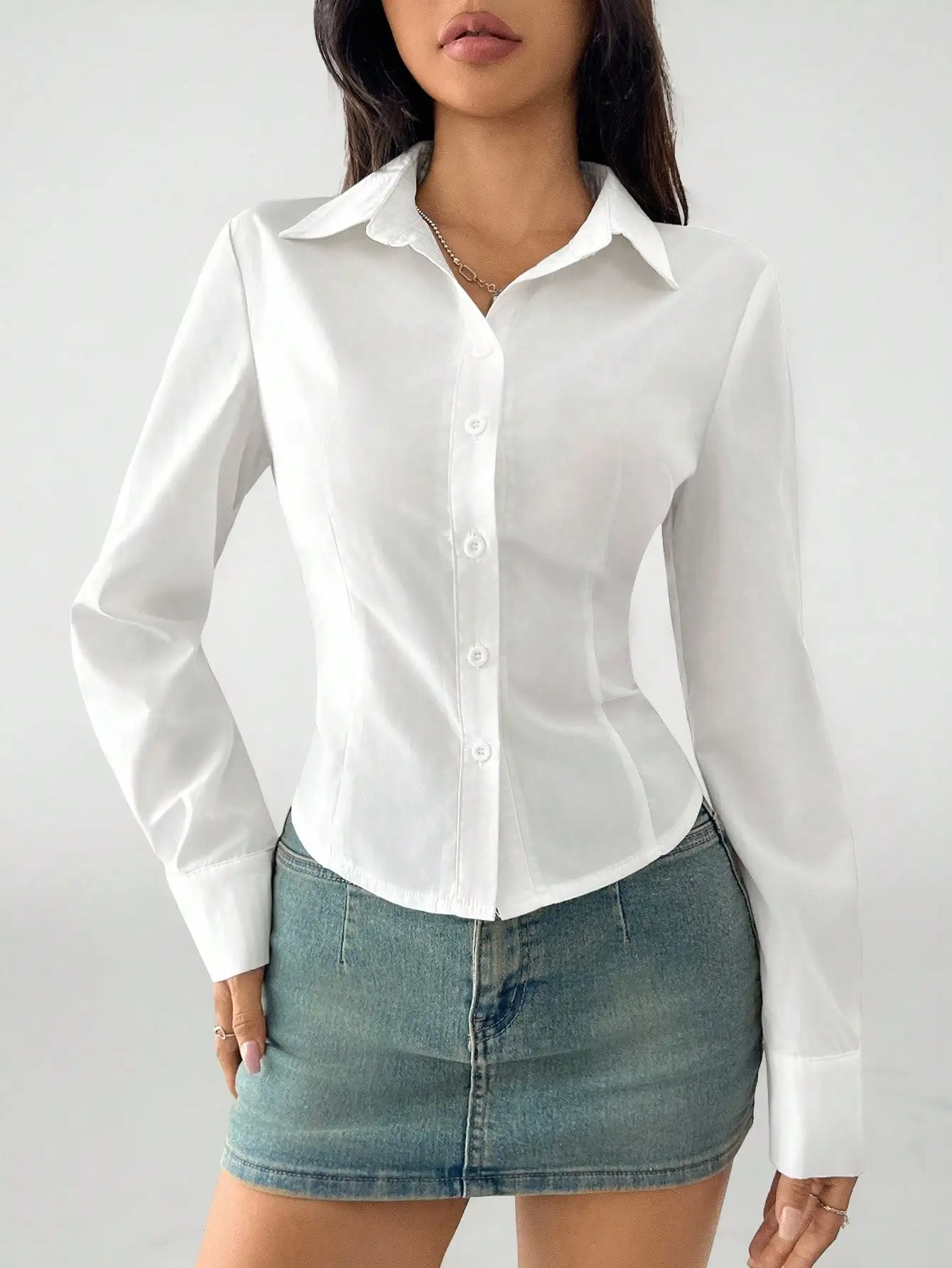 White Long Sleeve Button Up Shirt With Cinched Waist
White Long Sleeve Button Up Shirt With Cinched Waist