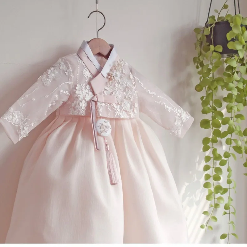 Girls Traditional Korean Hanbok Dress Children Stage Ancient Nation Dance Wear Kids Folk Dance Clothing Party Cosplay Costume
Girls Traditional Korean Hanbok Dress Children Stage Ancient Nation Dance Wear Kids Folk Dance Clothing Party Cosplay Costume