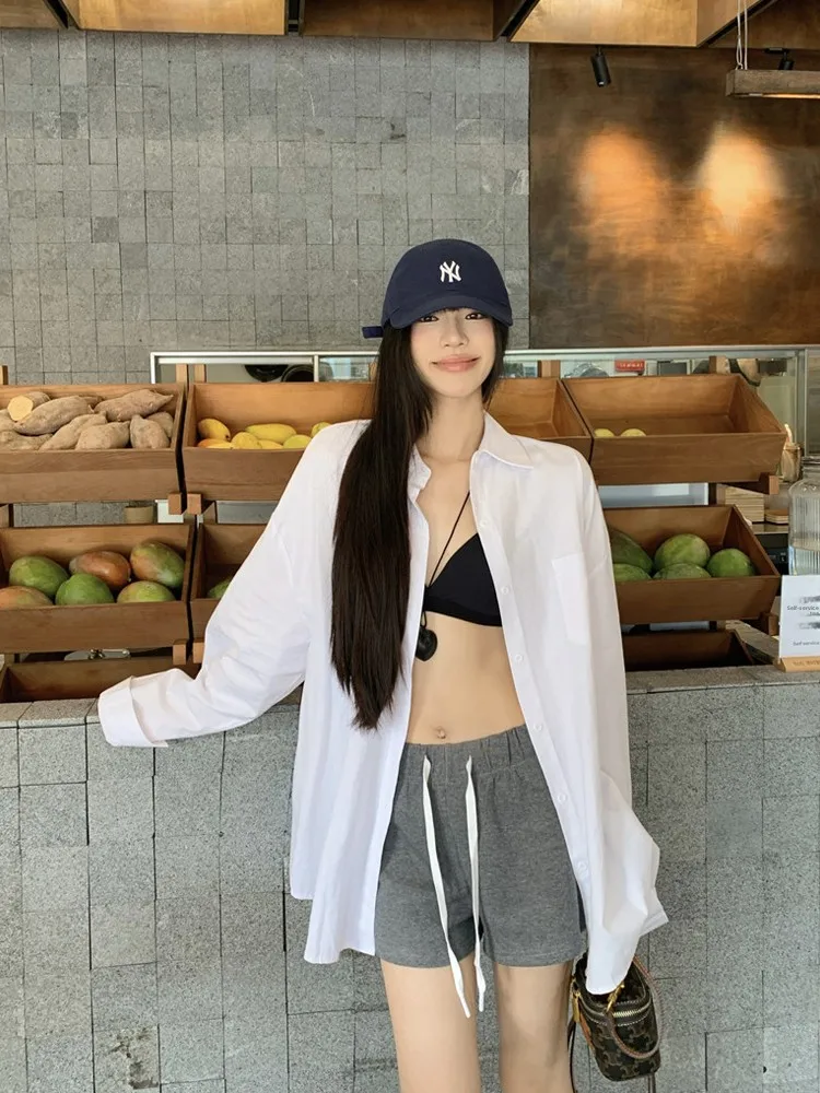 Spring 2026 Casual Sle Long Sve irt Coat Women's Trendy Button Hollow out Design Collar Loose Fit Faionable Outerwear
Spring 2026 Casual Sle Long Sve irt Coat Women's Trendy Button Hollow out Design Collar Loose Fit Faionable Outerwear