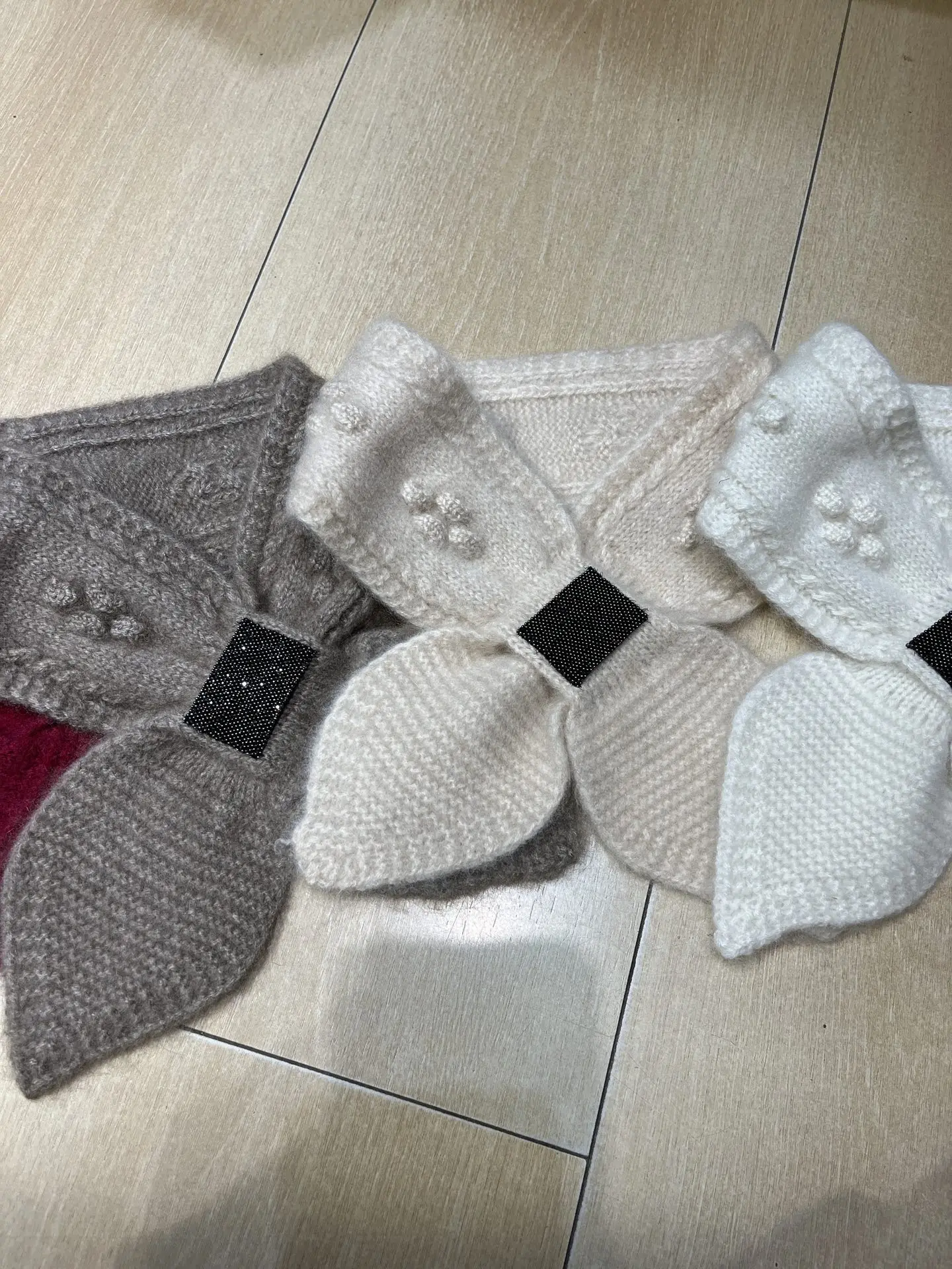 New Autumn/Winter 2026 Cashmere Neck Warmers—4 Colors In Stock Now.
New Autumn/Winter 2026 Cashmere Neck Warmers—4 Colors In Stock Now.