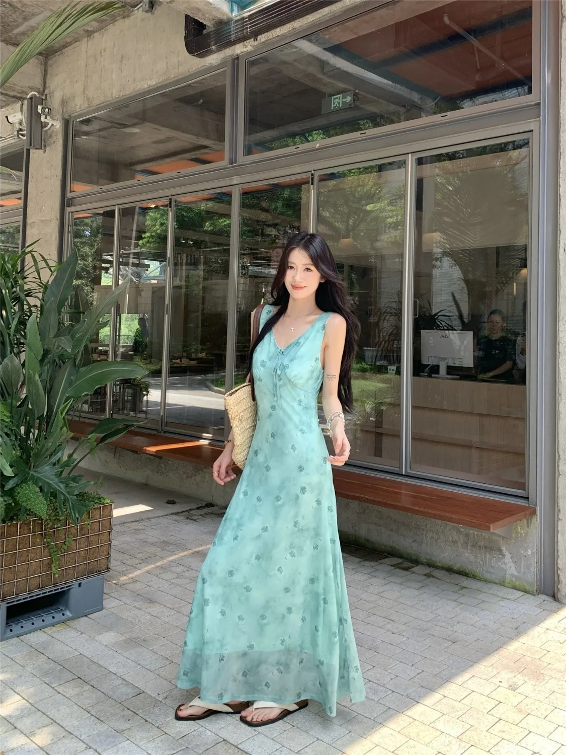 Floral Print Sleeveless A-Line Dress Women's Summer 2026 New Waist-Cinching Long Dress Vacation Style High Waist Knitted Vest...
Floral Print Sleeveless A-Line Dress Women's Summer 2026 New Waist-Cinching Long Dress Vacation Style High Waist Knitted Vest...