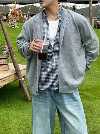 Мужской вязаный кардиган-свитер в клетку на весну-осень 2025: повседневный, модный, универсальный, удобный, дышащий, из полиэстера
Мужской вязаный кардиган-свитер в клетку на весну-осень 2025: повседневный, модный, универсальный, удобный, дышащий, из полиэстера