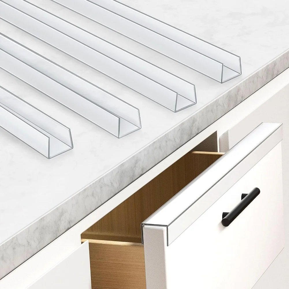 Набор из 4-х защитных ограждений для дверей шкафа из ПВХ с мягкой внутренней канавкой для надежной посадки и защиты от повреждений.
Набор из 4-х защитных ограждений для дверей шкафа из ПВХ с мягкой внутренней канавкой для надежной посадки и защиты от повреждений.