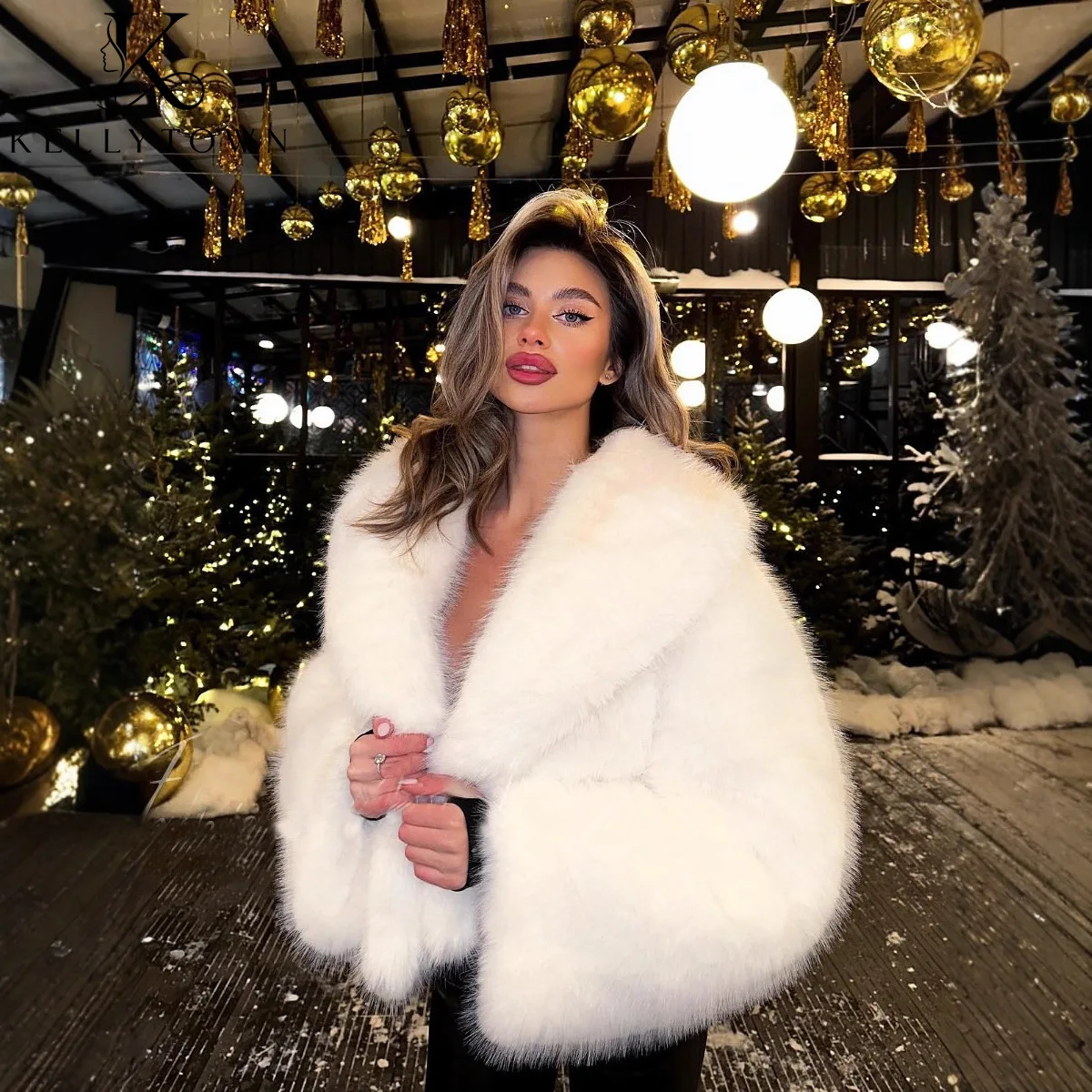 2026 Winter Fashion Faux Fox Fur Coat Women Big Lapel Collar Furry Warm Jacket High Street Party Thick Fluffy Overcoat Outerwear
2026 Winter Fashion Faux Fox Fur Coat Women Big Lapel Collar Furry Warm Jacket High Street Party Thick Fluffy Overcoat Outerwear