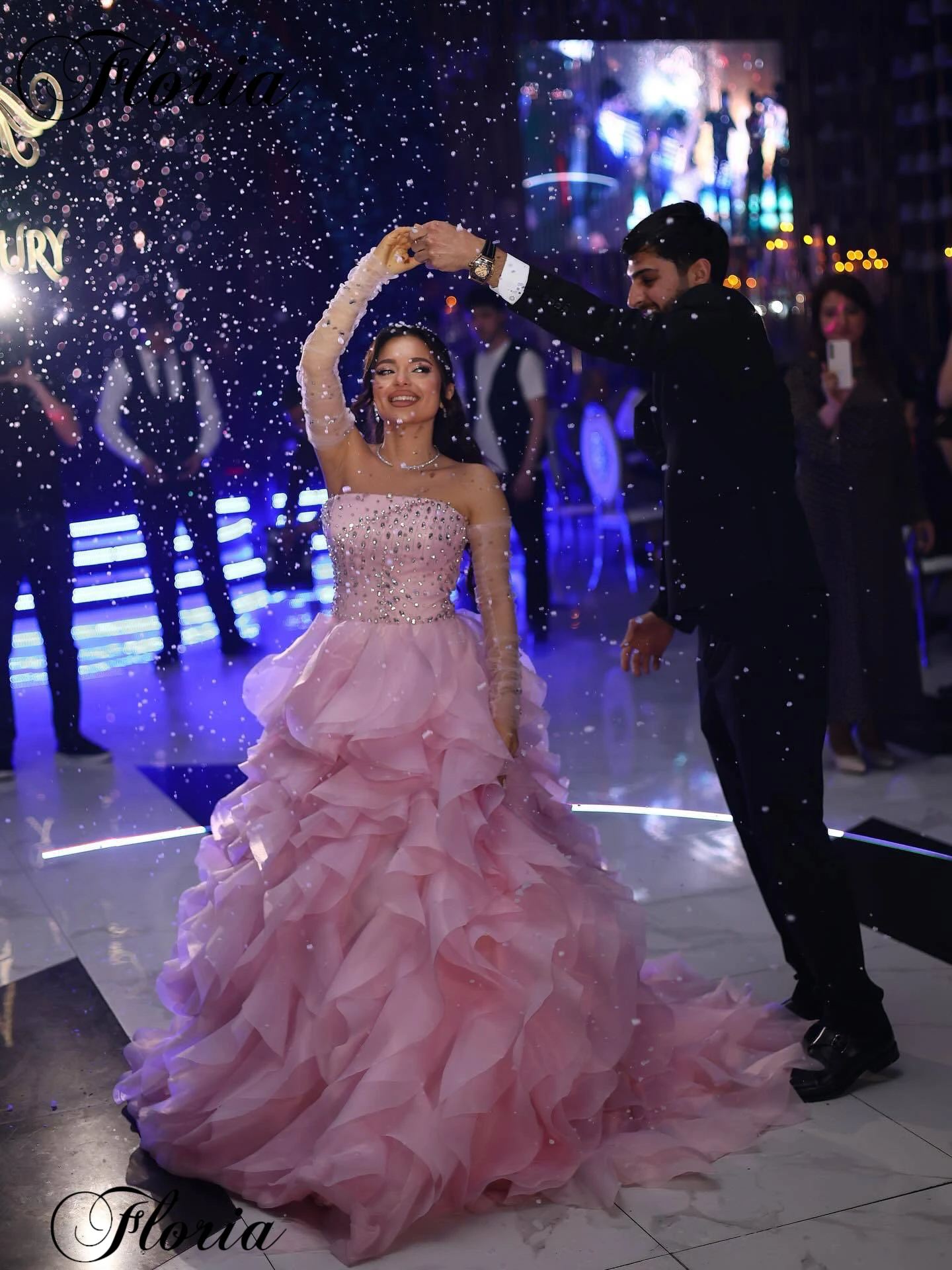 Fairy Pink Evening Dresses With Tiered Train Strapless Backless Wedding Party Dresses With Crystal Vestidos De Fiesta Customized
Fairy Pink Evening Dresses With Tiered Train Strapless Backless Wedding Party Dresses With Crystal Vestidos De Fiesta Customized
