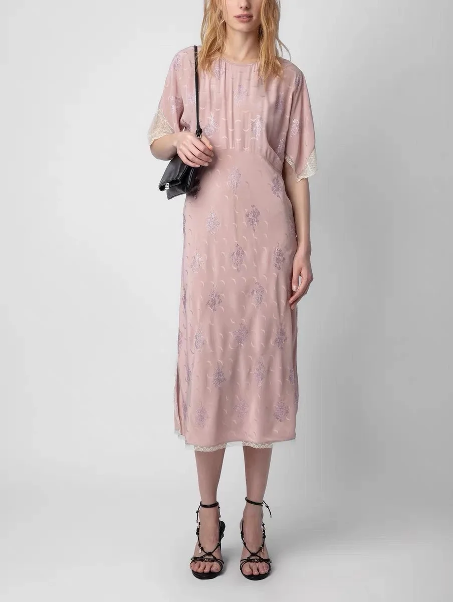 Jacquard Diamond Decoration Women's Silk Robe Spring Backless Lace Stitching Short Sleeve Round Neck Holiday Ladies Midi Dress
Jacquard Diamond Decoration Women's Silk Robe Spring Backless Lace Stitching Short Sleeve Round Neck Holiday Ladies Midi Dress